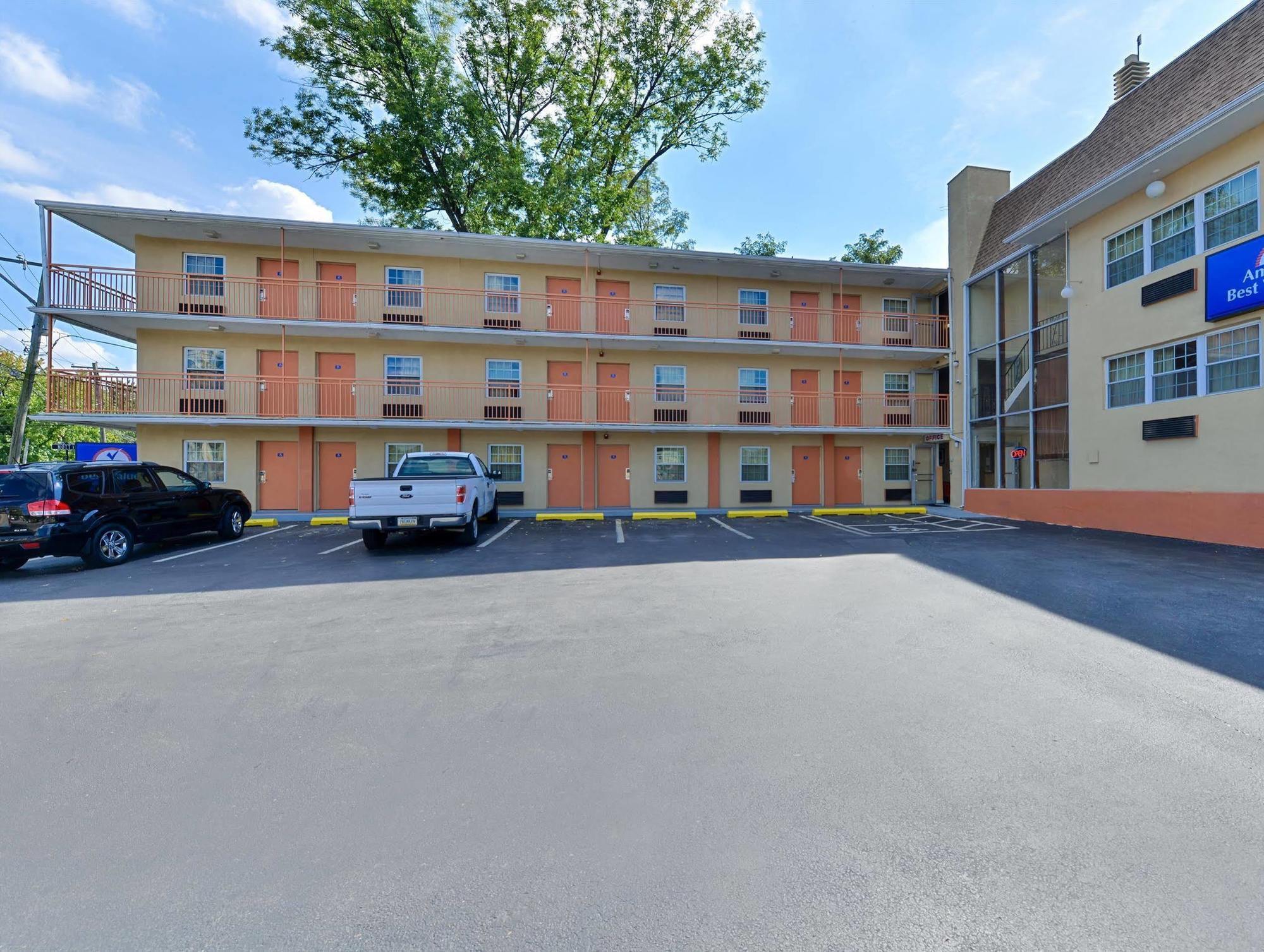 Americas Best Value Inn Media Philadelphia Bagian luar foto