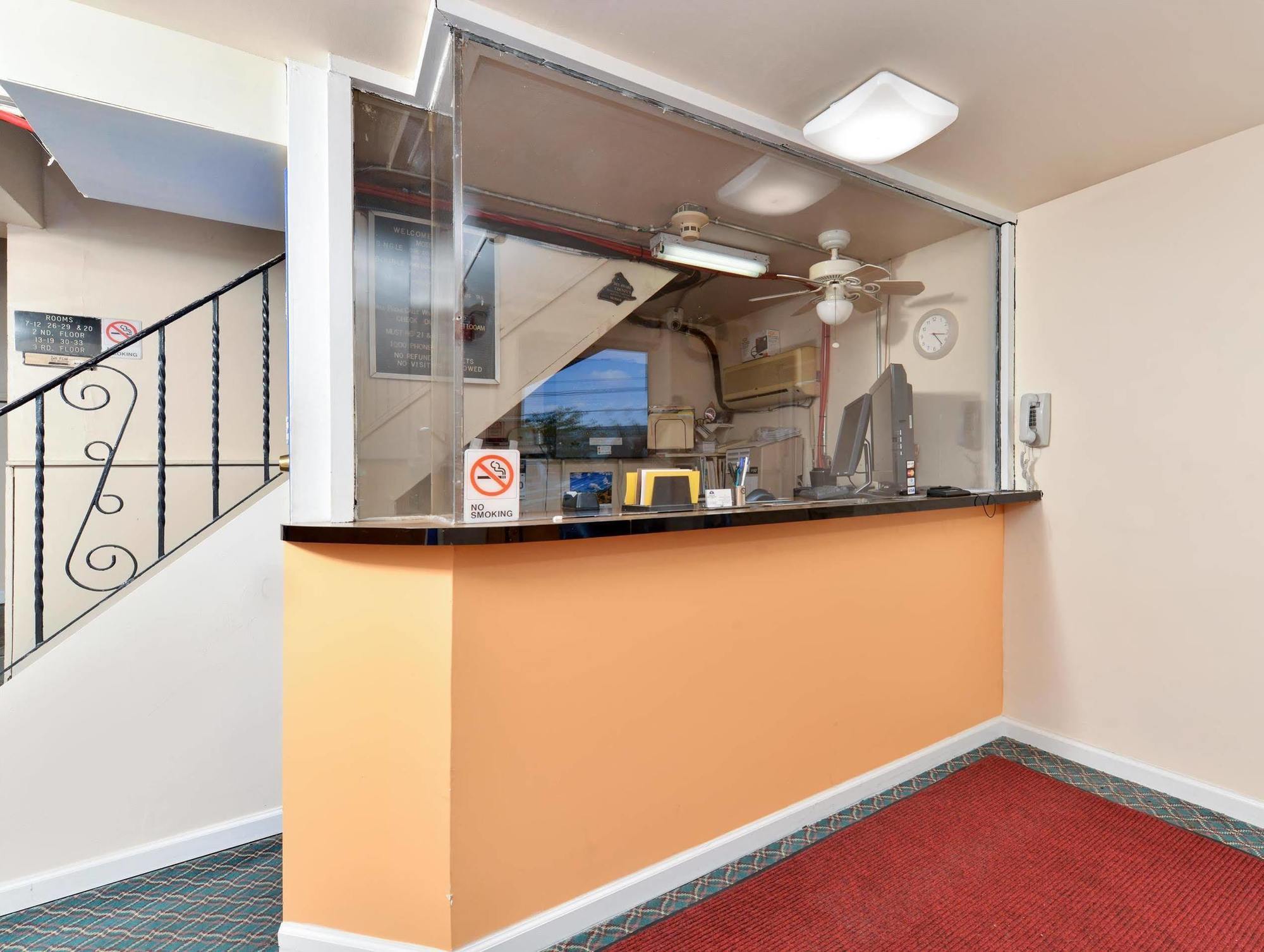 Americas Best Value Inn Media Philadelphia Bagian luar foto